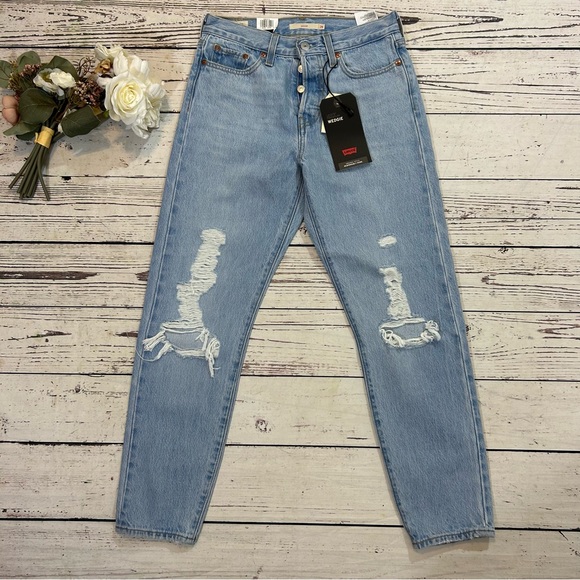 Levi's Luxor Found Out Wedgie distressed ripped jeans NWT - Picture 5 of 7
